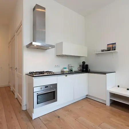 Comfortable Central With Private Balcony *