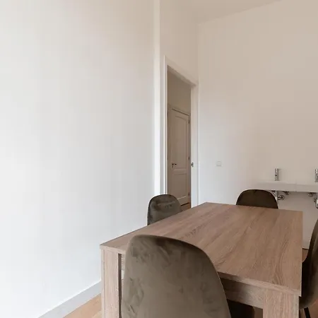Comfortable Central With Private Balcony Apartment *
