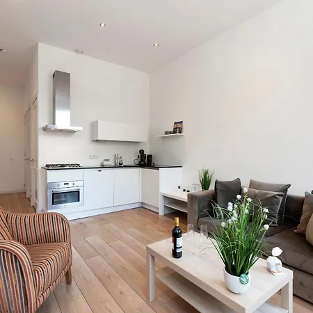Apartment Comfortable Central With Private Balcony